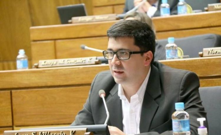 Diputado sostiene que es una "vergenza" aprobar la Ley de "autoblindaje"