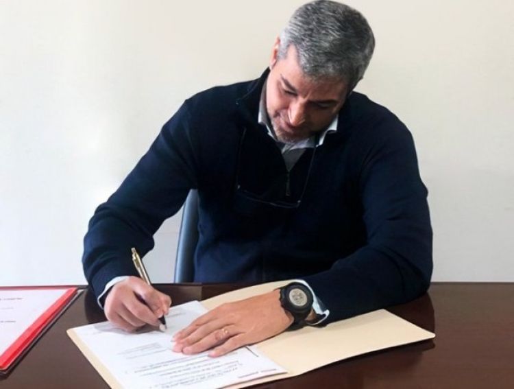 Marito firma postulación a la presidencia de la ANR