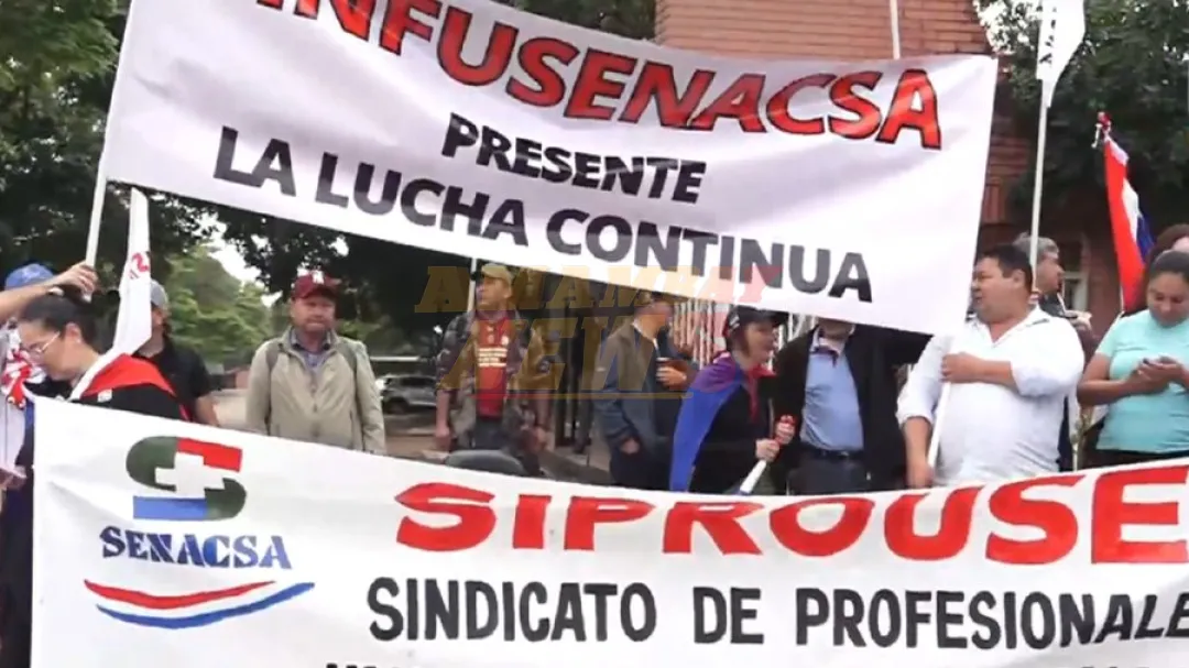 Funcionarios de Senacsa inician huelga para exigir un aumento salarial del 40%