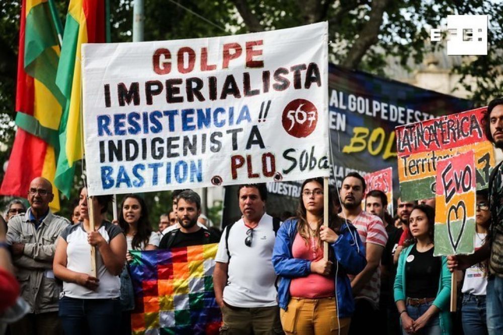 Miles de campesinos e indígenas marchan en La Paz contra el Gobierno interino