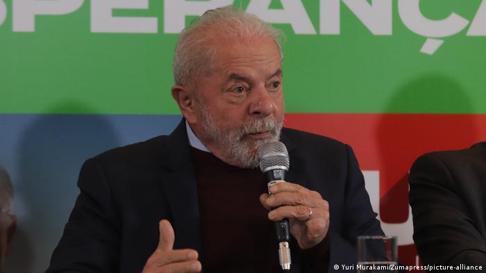 Lula dice que Bolsonaro ataca urnas electrónicas para justificar derrota