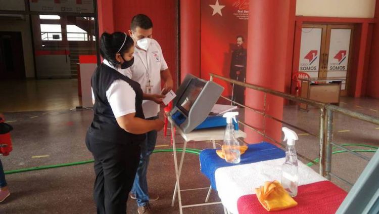 Jefa de campaña denuncia al MEC por estado calamitoso de colegios electorales