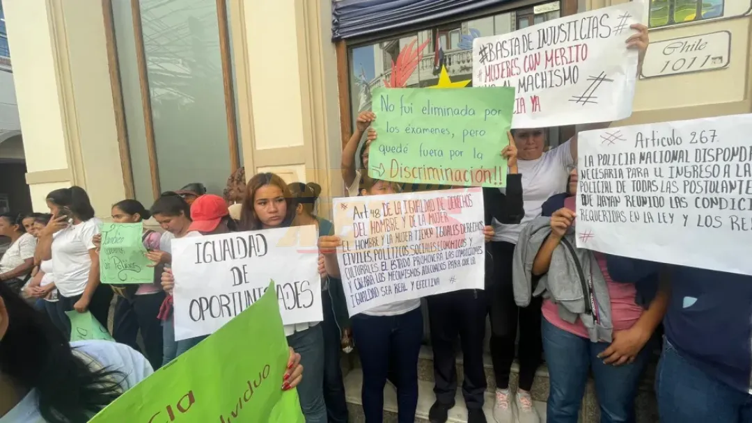 Mujeres aspirantes a policía denuncian discriminación en reparto de cupos
