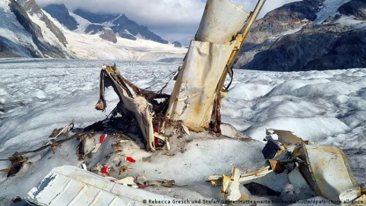 Hallan los restos de avión estrellado hace 54 años en los Alpes suizos