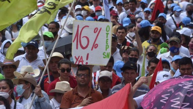 Docentes temen incumplimiento del Gobierno y amenazan con huelga