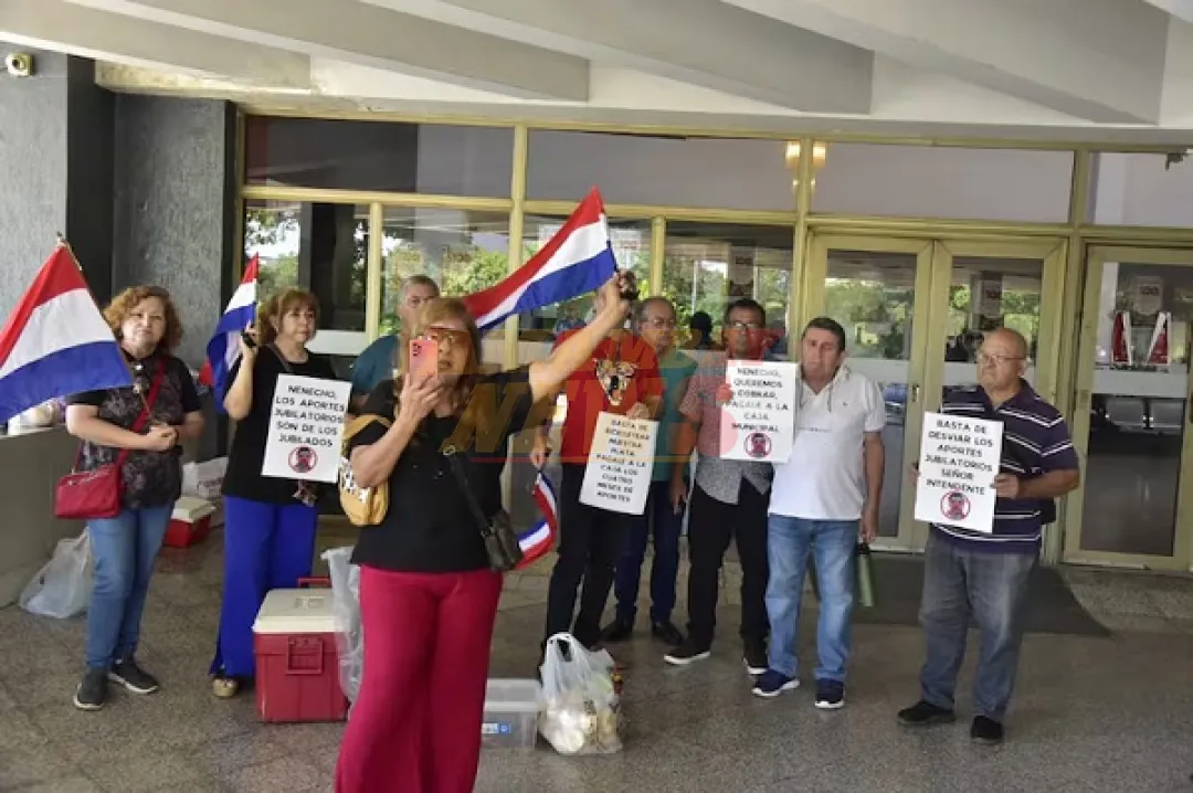 Jubilados municipales sin haberes y con 38 muertes denunciadas