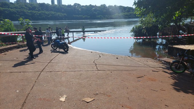 Sumergió el auto de su papá en el muelle de Remansito