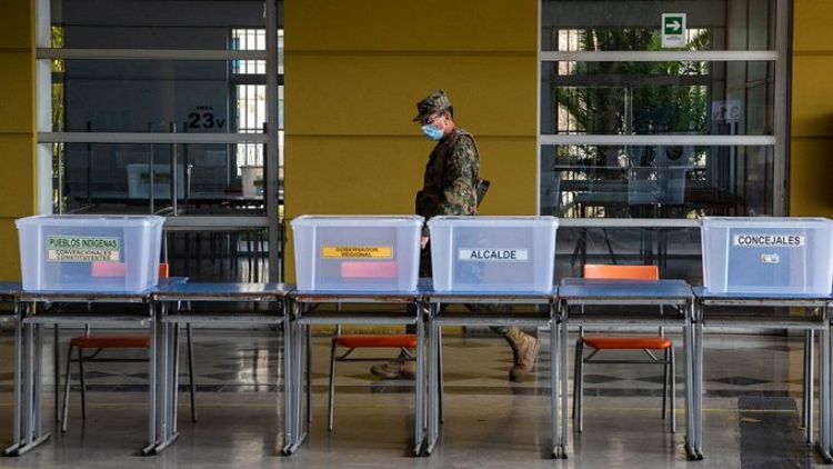 Baja participación en las primeras horas de la múltiple elección chilena