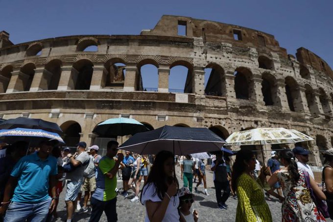 Una ola de calor agobia al sur de Europa y prevén que lo peor aún está por venir