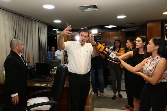 Ovelar suspende ampliación de obras y desmantelará bancadas en pasillos