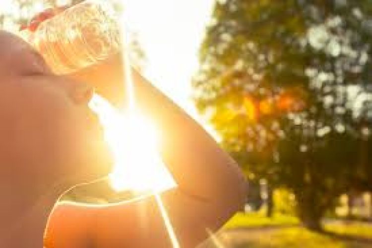 Recomiendan evitar exposición al sol en horarios pico