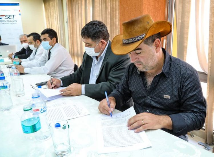 Se levanta paro de camioneros tras firma de acuerdo