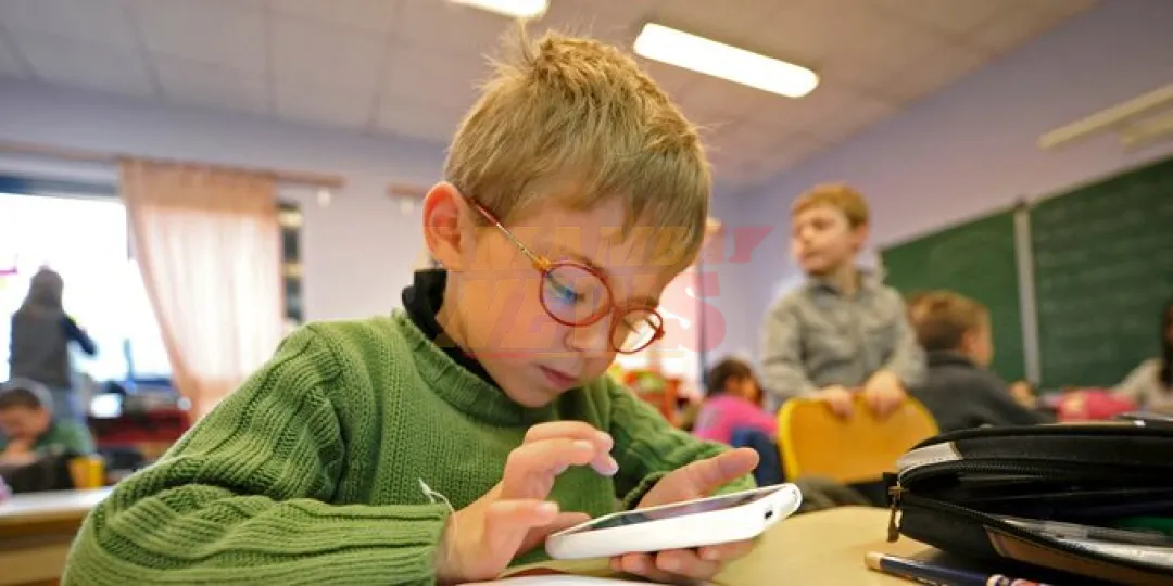 Plantean prohibir uso de celulares en los colegios