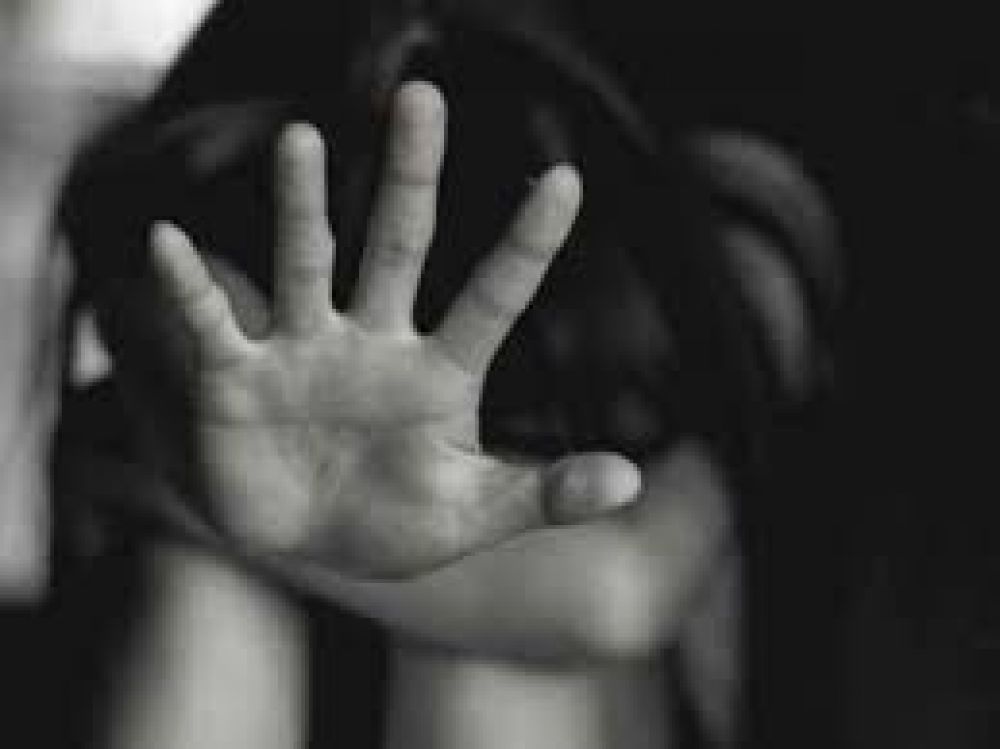 Imputan a docente por supuestamente acosar a dos alumnas en San Juan Nepomuceno