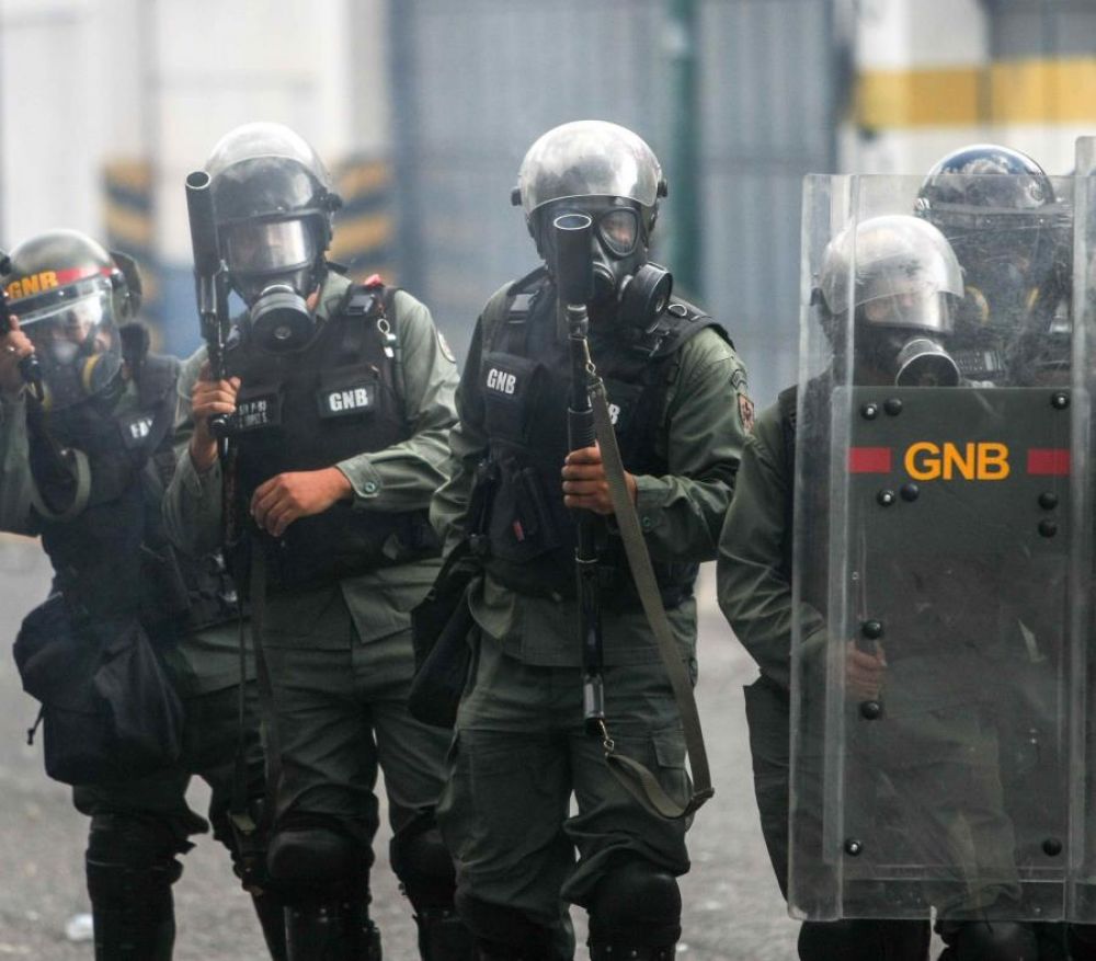 Un confuso motín deja 29 muertos y de nuevo tiñe de rojo a las cárceles de Venezuela