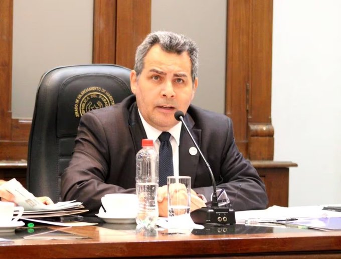 Enrique Kronawetter presenta acción de inconstitucionalidad