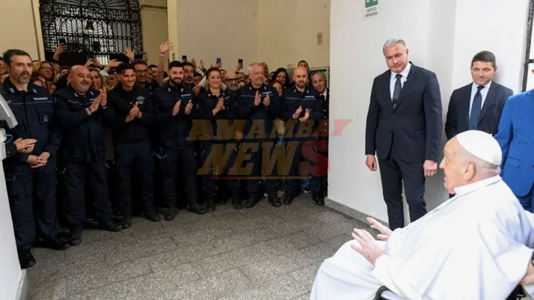 Papa Francisco hace tradicional visita a una cárcel en Jueves Santo pese a ausentarse a la misa en la basílica de San Pedro