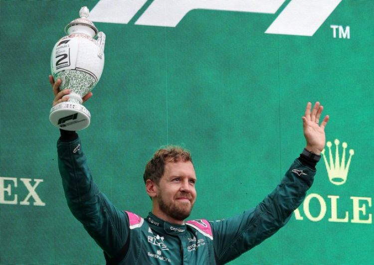 Sebastian Vettel es descalificado, pierde 2º puesto, que le regala a Hamilton