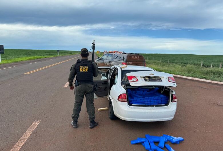 Narcotraficante abandona coche robado con más de R$ 2 millones en drogas