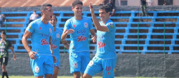 Independiente llega a la cima y Resistencia es único escolta