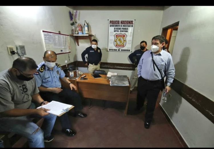 Tres policías detenidos tras allanamiento en brigada policial de San  Lorenzo