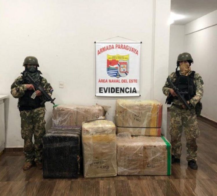 rea Naval del Este incauta embarcacin con mercaderas en Presidente Franco