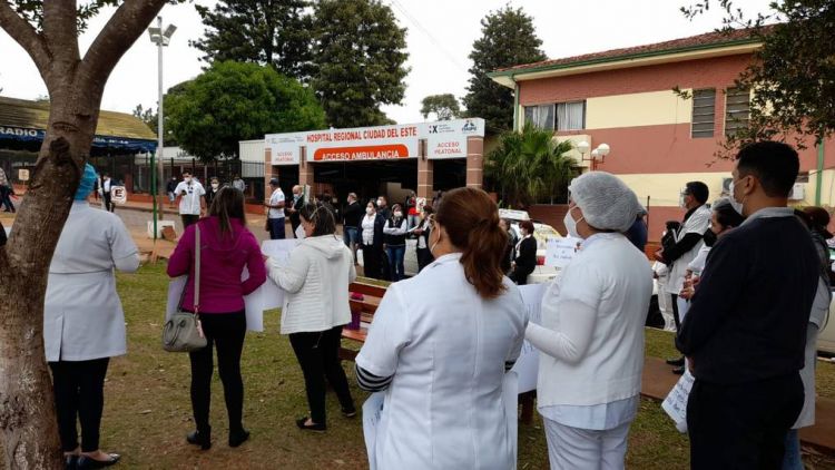 Protesta en Salud de CDE: una enfermera atendió a nueve pacientes de UTI