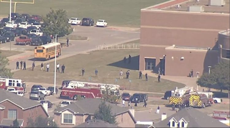 Pelea entre estudiantes provoca un tiroteo en una escuela de Texas dejando 4 personas heridas