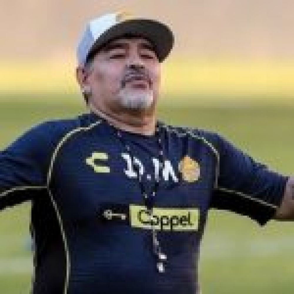 Maradona, nuevo DT de dos paraguayos