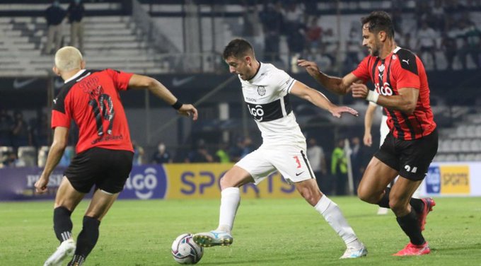 Postergan clásico blanco y negro de la 13.ª fecha