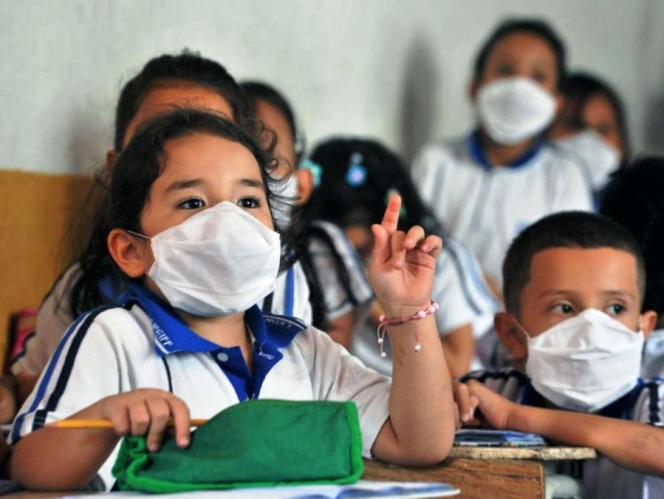 Las escuelas deben abrirse tras un año catastrófico para los niños, afirma ministro