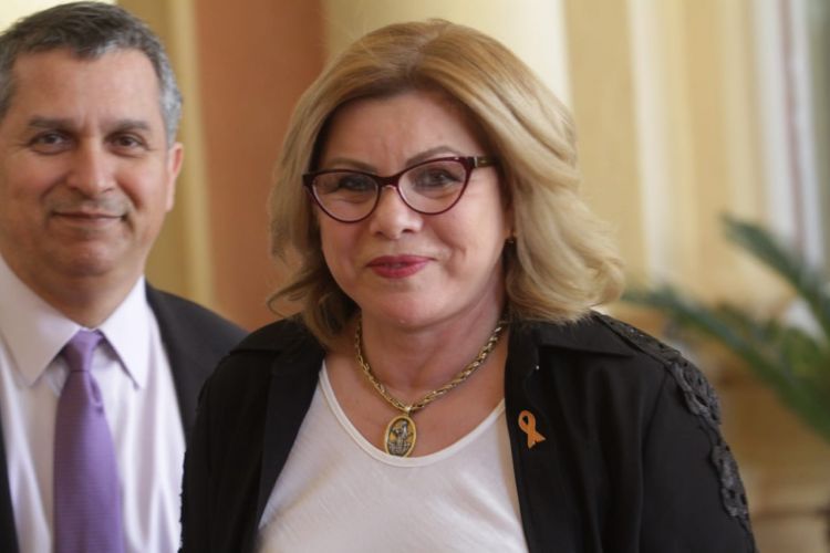 Escrachadores van tras Ministra de la Mujer por solidaridad selectiva a favor de Villamayor