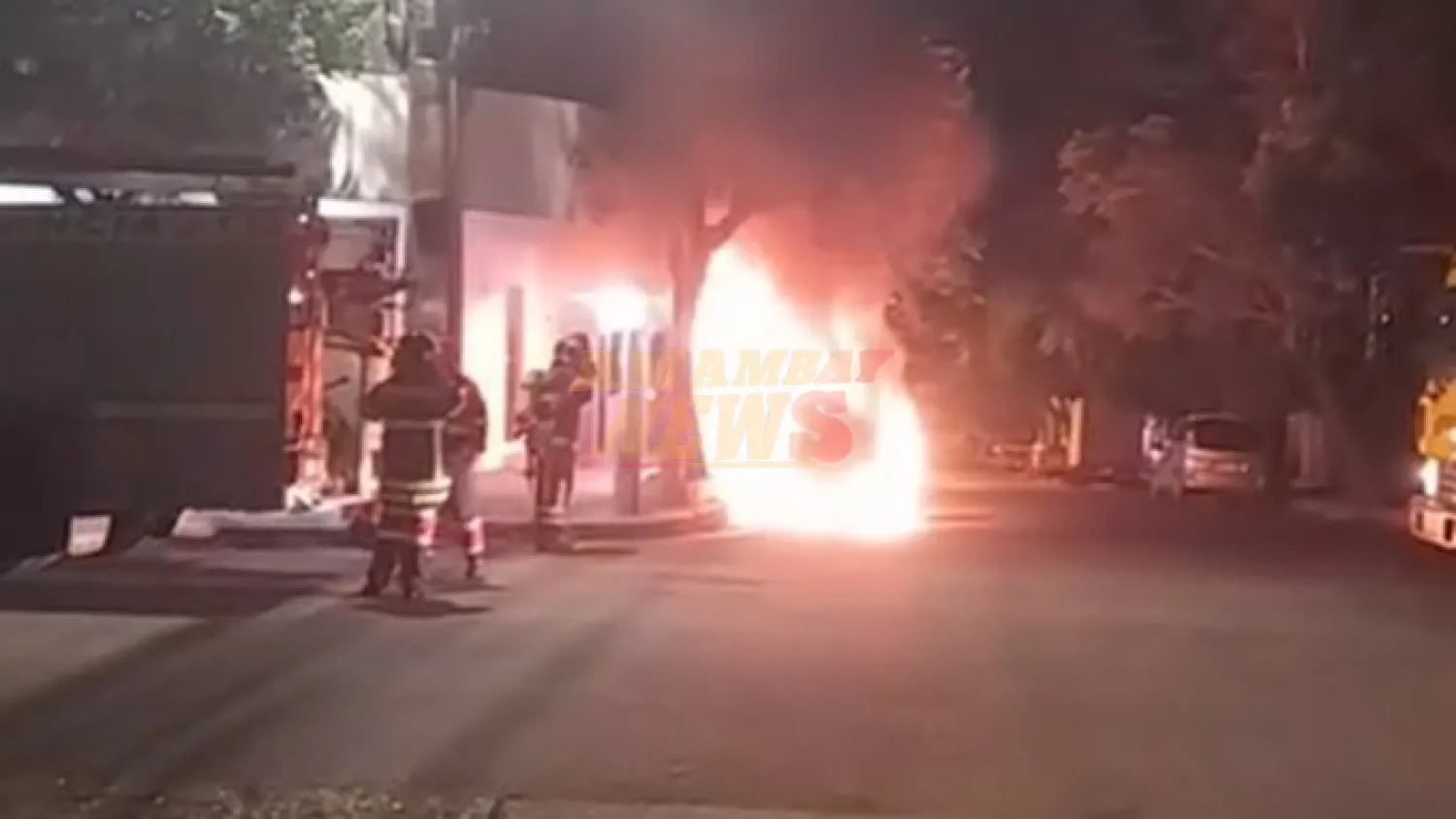 Automóvil arde en llamas en pleno centro de Encarnación