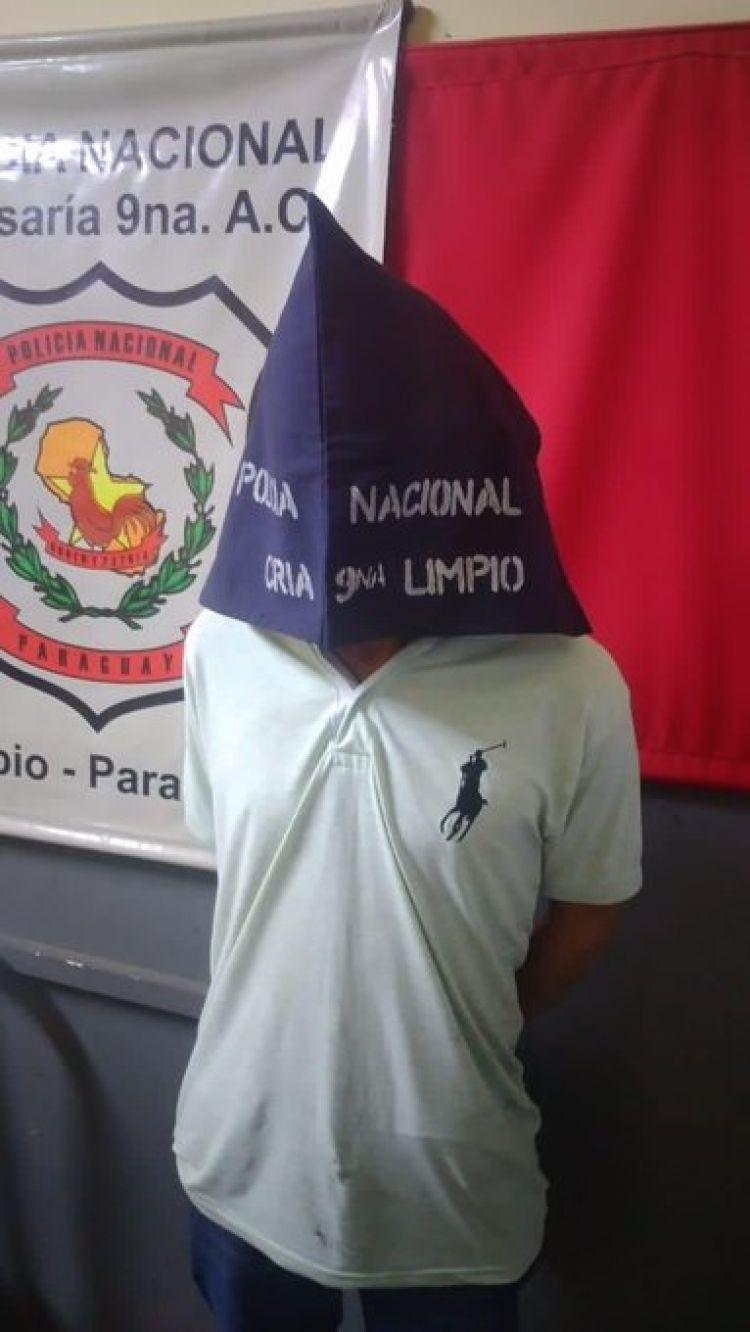Detienen a un hombre que intentó asaltar a su víctima portando una ametralladora en Limpio.