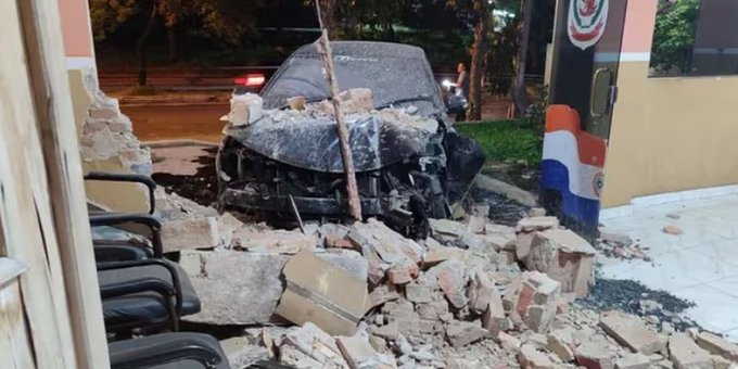 Ebrio al volante chocó contra una comisaría, de milagro, no hubo heridos