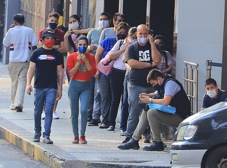 Gradual descenso en cifra de fallecidos y contagios se mantienen en más de 13.000 por semana
