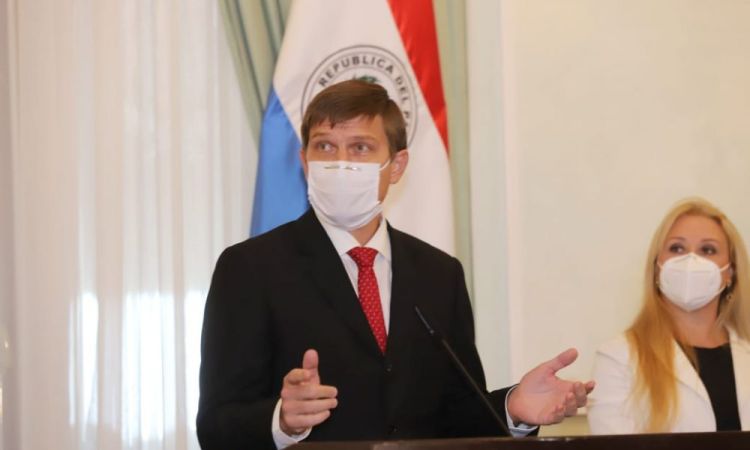 Ministro exhorta a la vacunación anticovid-19 con miras al inicio del año lectivo