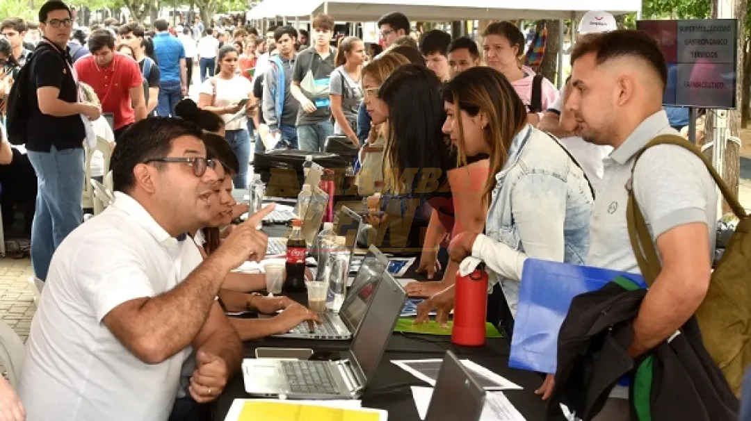 Alta rotación laboral juvenil preocupa en Paraguay