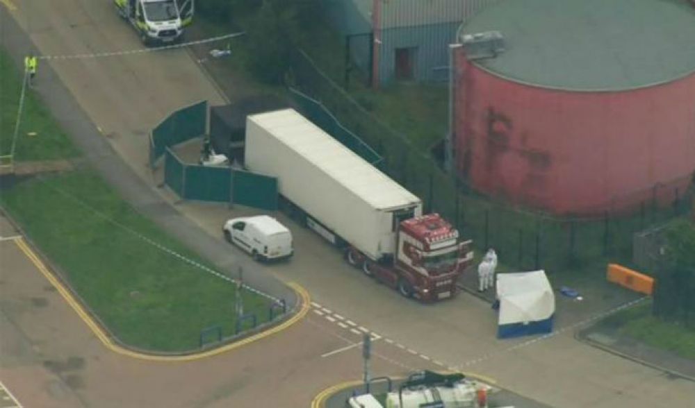 Descubren 39 cadáveres en un camión en Inglaterra