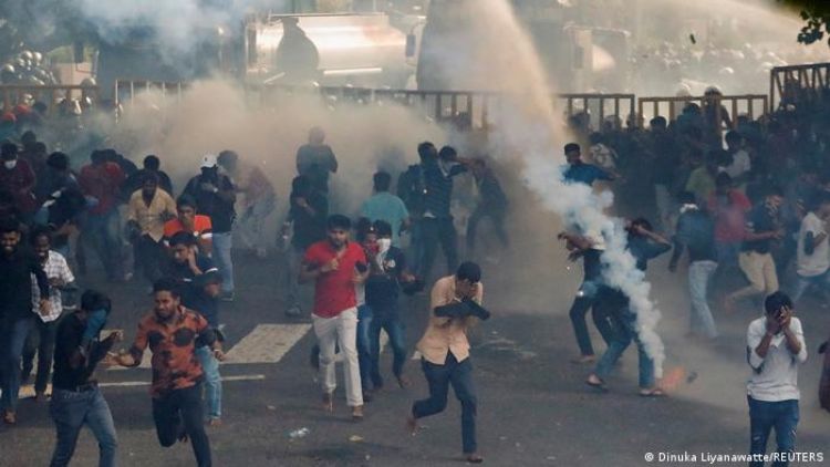 Multitud invade residencia del presidente de Sri Lanka
