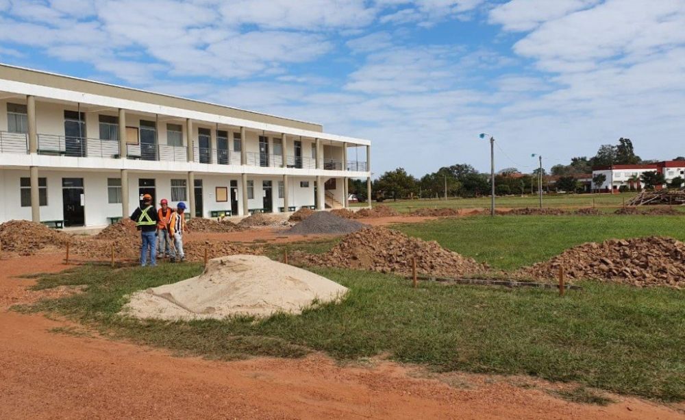 Medicina de la UNC inicia construcción de futura aula magna en Concepción
