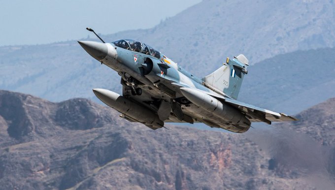 Francia entregará cazas Mirage 2000-5 a Ucrania y formará pilotos