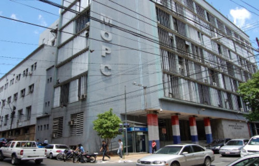 Funcionaria presenta cuadro febril, pero no cumple criterios operativos del Covid-19, comunican
