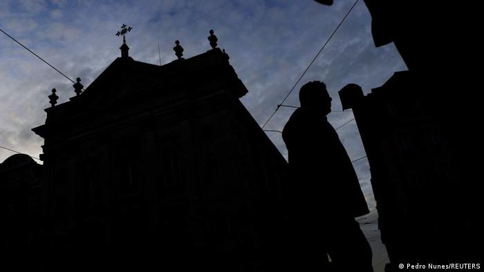La Iglesia española recaba testimonios de abusos cometidos contra más de 900 menores