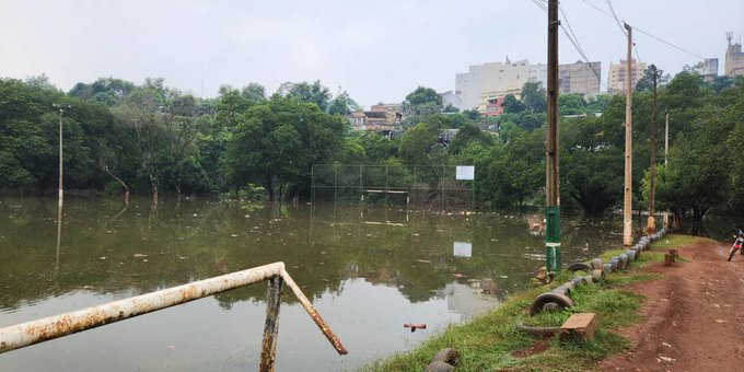El río Paraná volvió a subir y hay 35 familias evacuadas en Ciudad del Este