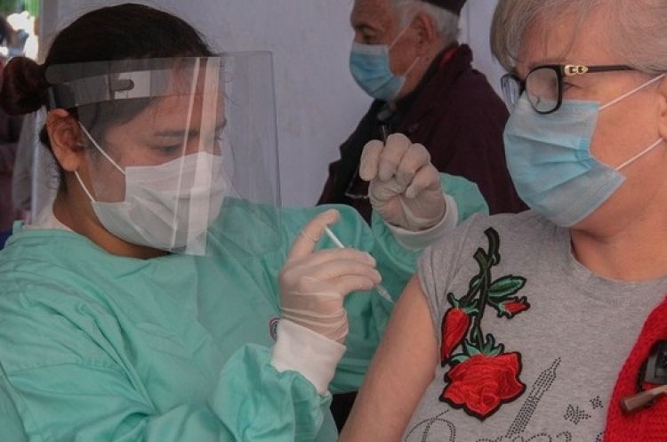 Adultos mayores de 85 años para adelante ya podrán vacunarse