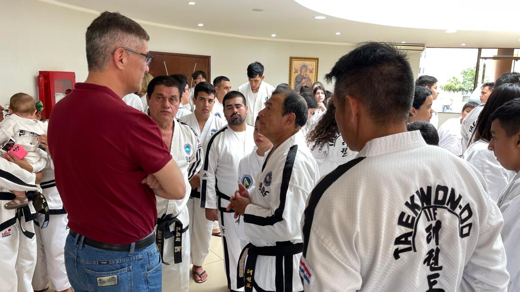 Taekwondistas fueron recibidos por el intendente Acevedo