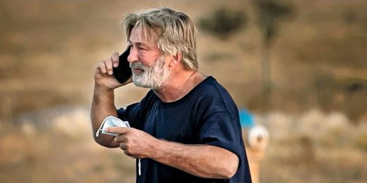 El FBI concluyó que Alec Baldwin sí apretó el gatillo de la pistola que mató a la directora de fotografía de la película “Rust”