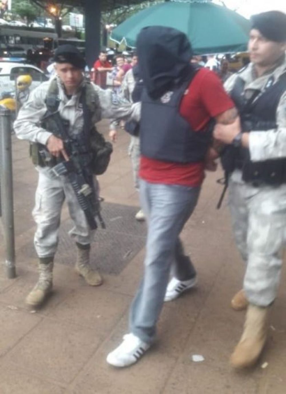 Expulsan del país a miembros del PCC