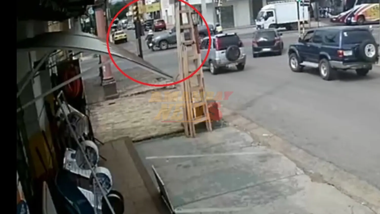 Conductor atropella a agente de tránsito en Itauguá y huye tras verificar su estado